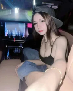 Elly - VietnamRM 190 / 1 Shot / 30 MinutesRM 290 / 2 Shot / 60 Minutes